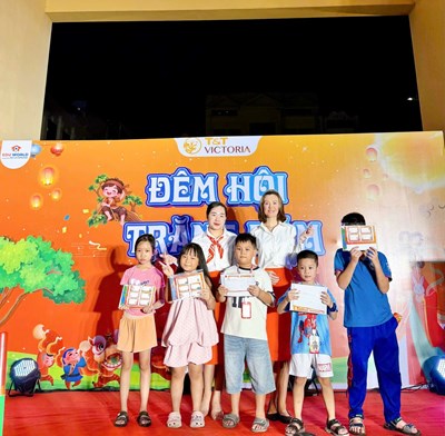 NGÀY HỘI TRĂNG RẰM CÙNG EDU WORLD: RỘN RÀNG TIẾNG CƯỜI, ẤM ÁP TÌNH CỘNG ĐỒNG